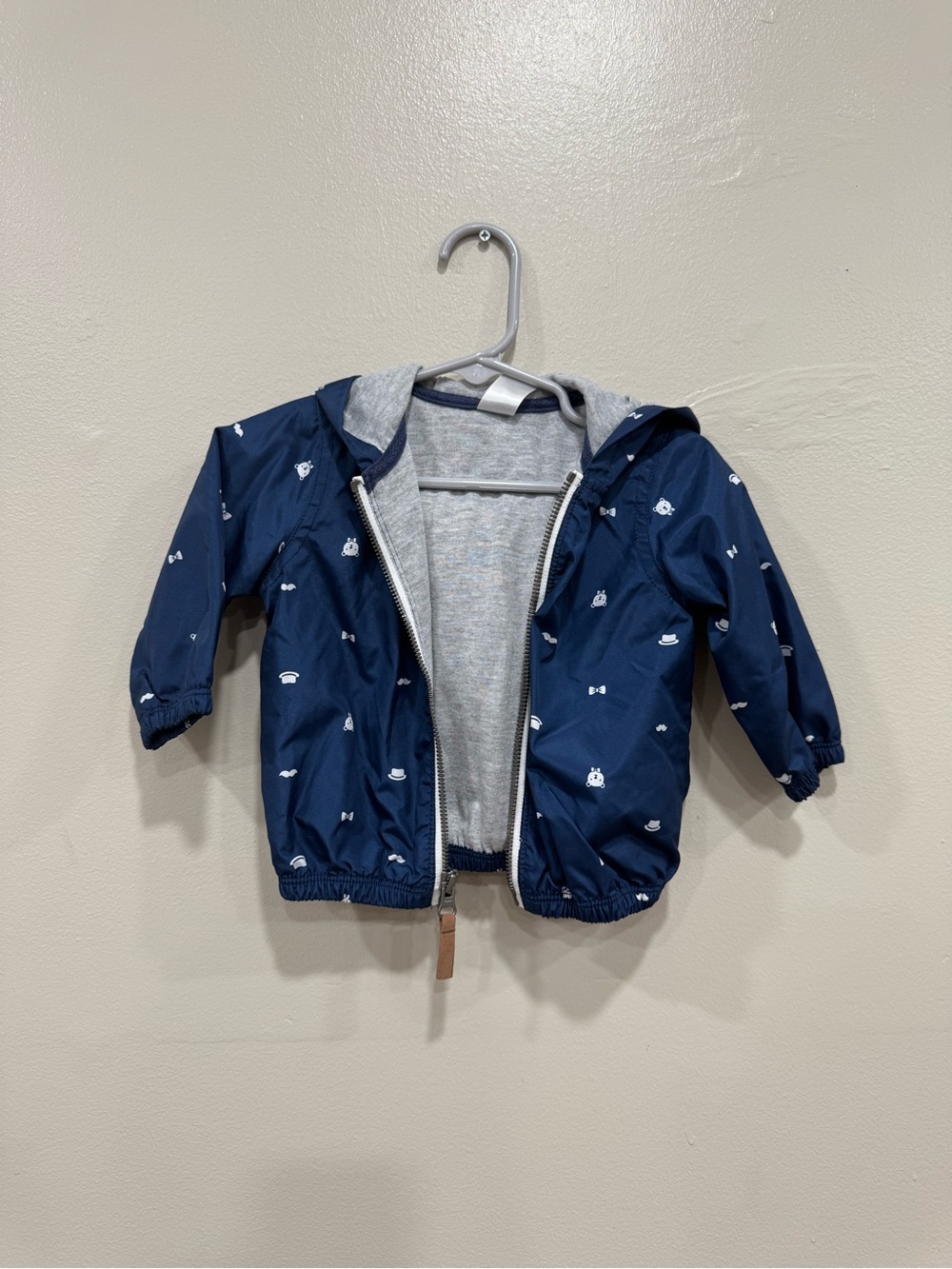 Carter’s baby hooded jacket with zipper size 6month